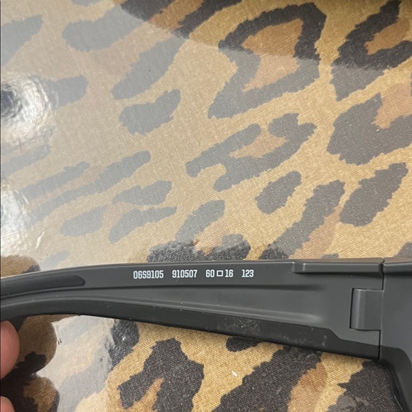 Costa Black and Gray Sunglasses - Picture 4 of 5